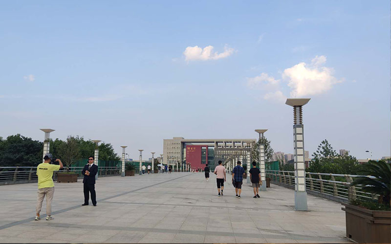 南(nán)京航空(kōng)航天大(dà)學拍(pāi)攝花(huā)絮
