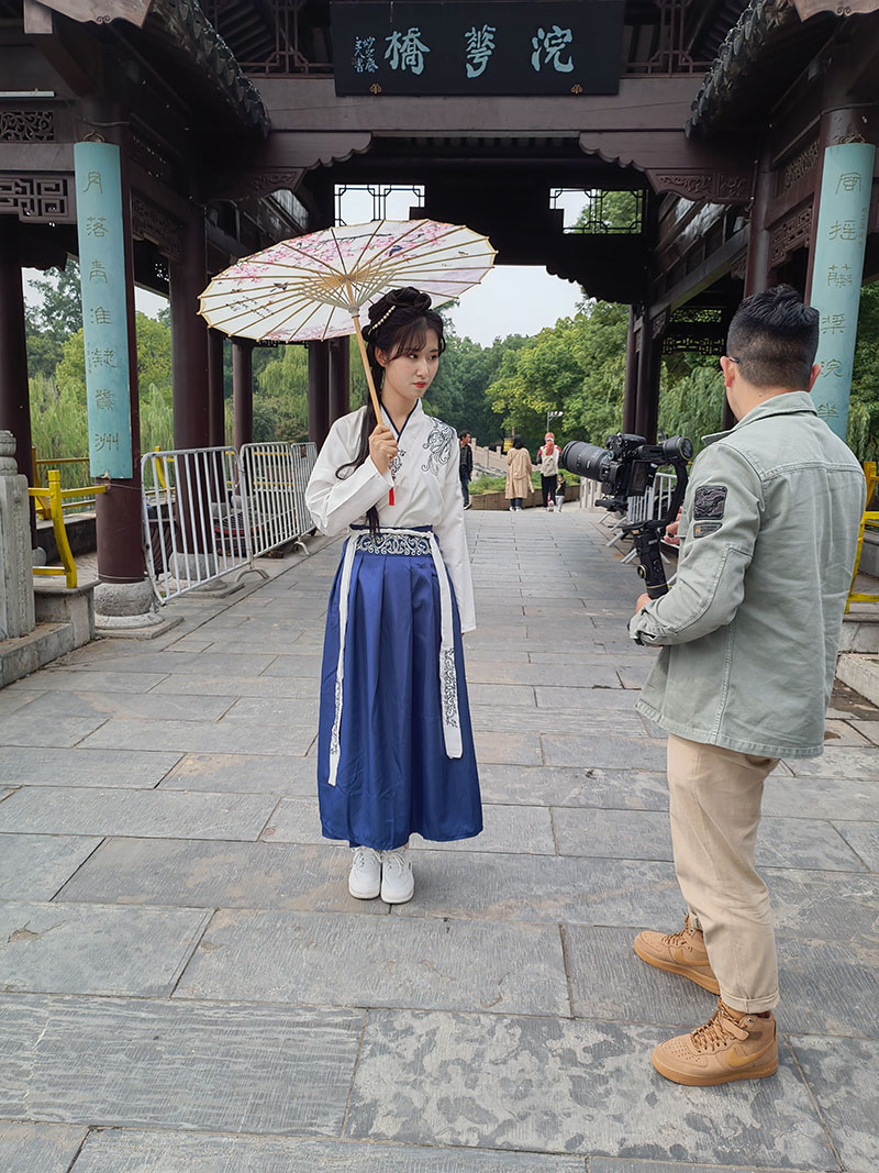 秦十二漢服拍(pāi)攝花(huā)絮